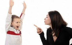 Đổ cơm vào thùng rác vẫn khen mẹ nấu ngon