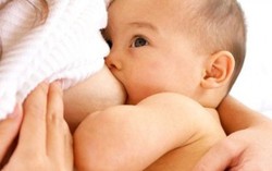 Cách trị 'bệnh' trẻ cứ ăn vào là nôn