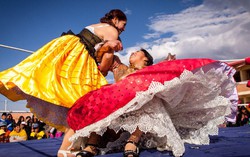 'Cholita' đấu vật tìm tự do