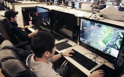 Nghiện game, con chửi mẹ giữa đường