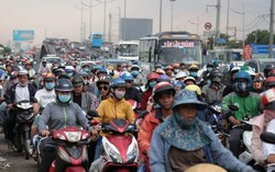 Dòng người đổ về sau nghỉ lễ, các cửa ngõ TPHCM ùn tắc nghiêm trọng