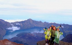 Chinh phục cung đường thử thách bên miệng núi lửa Rinjani