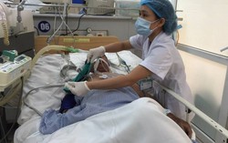 Người dân bắt đầu nghỉ Tết, bác sĩ lại căng mình cấp cứu ngộ độc rượu