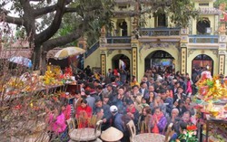 'Chiêu' giảm rắc rối khi đi lễ Đền Bà Chúa kho