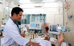 Bác sĩ bị cây phượng đổ trúng người có chuyển biến tích cực