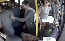 Kiến nghị “an toàn hóa” xe buýt cho phụ nữ và trẻ em