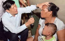 Người trồng hành tím bị mù do tự điều trị