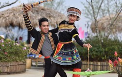 Hội xuân Mở Cổng Trời Fansipan rộn ràng đón du khách thập phương