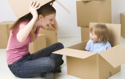 Bố mẹ đừng 'nhờ' ti vi, điện thoại trông con