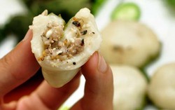 Bánh trứng kiến vùng cao hấp dẫn người thành phố dịp Tết hàn thực