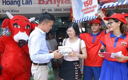 Đường phố Hà Nội náo nhiệt với hàng trăm chuyến du lịch Singapore hấp dẫn từ ‘Con Bò Cười’