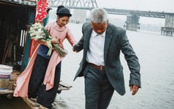 Từ 'cặp đôi tranh rác' đến 'đám cưới bên sông'