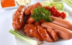 Rủ bé yêu tự làm xúc xích, vừa ngon vừa an toàn