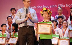 Đừng biến con thành đứa trẻ 'chân không chạm đất'