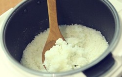Mẹo nấu cơm ngon không bị dính nồi