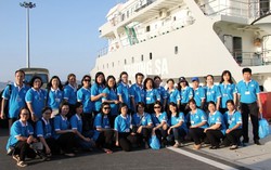 Hội LHPN Việt Nam thăm, tặng quà cán bộ, chiến sĩ và nhân dân Trường Sa