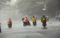 Bão Nockten tan, miền Trung đón Tết dương lịch trong mưa lớn