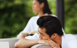Chồng nghi ngờ vợ suốt nhiều năm