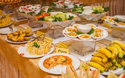 ‘Luật’ ăn buffet bạn nên biết