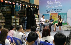 Thú vị đọc sách trên xe buýt trong ngày hội sách châu Âu tại TPHCM