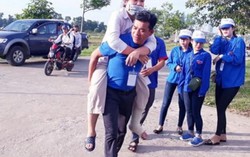 Tình nguyện viên tận tâm tiếp sức cho sĩ tử ở Hà Tĩnh