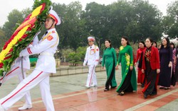 Đoàn Chủ tịch TƯ Hội LHPNVN viếng Lăng Bác