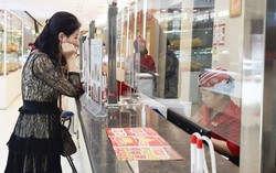 Nườm nượp xếp hàng ngày Vía Thần tài rồi ra về vì giá vàng 'lên đỉnh'