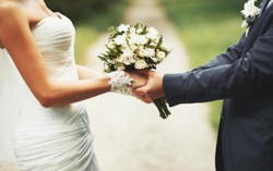 Nước mắt của mẹ đơn thân gửi con lại để đi lấy chồng