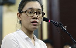 Thuỳ Dung viết thư trên nilon thông cung ra ngoài bằng bàn chải