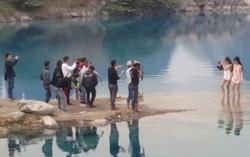 Bộ ảnh ‘Tuyệt tình cốc’: Chiêu 'tiếp thị bằng cơ thể' trơ trẽn