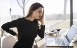 Giới văn phòng sau 20 năm bàn giấy: Giãn tĩnh mạch, bụng to, lưng gù?