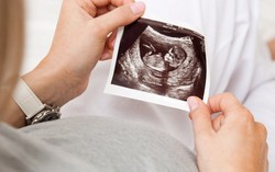 Bạn trai bỏ, mọi người hắt hủi khi có bầu năm cuối THPT