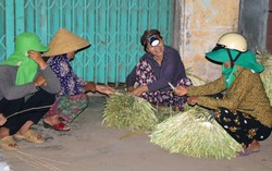 Độc đáo chợ nón lá Gò Găng chỉ họp giữa đêm