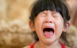 Để con 3 tuổi vui vẻ... tự lập