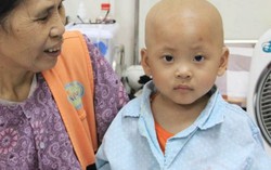 Bé 3 tuổi bị bệnh bạch cầu