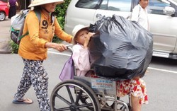 Người mẹ gần 10 năm nhặt ve chai nuôi con gái suy thận mạn