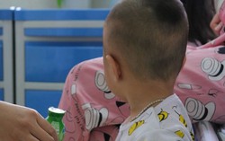 Cháu trai bị bố ruột thả từ nóc nhà xuống đất có thể xuất viện