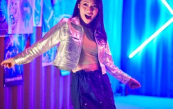 Hot girl 7 thứ tiếng Khánh Vy lần đầu khoe giọng cùng Osad 