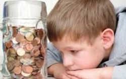 Đừng để trẻ nhỏ bị ám ảnh chuyện tiền bạc