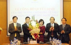 Trao quyết định bổ nhiệm Thứ trưởng Bộ Tư pháp cho bà Đặng Hoàng Oanh