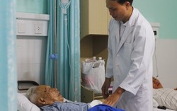Mổ lấy 8 khối u đại tràng cho cụ ông 96 tuổi