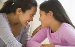 Tránh làm người bạn “sáo rỗng” của con