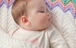 3 bước đơn giản giúp bé dễ đi vào giấc ngủ dù đang quấy khóc
