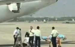 Chuyện khó tin: Nữ tiếp viên rơi khỏi máy bay ở độ cao 3m