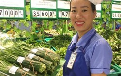Người nội trợ TPHCM bất ngờ khi siêu thị dùng lá chuối tươi bọc rau quả