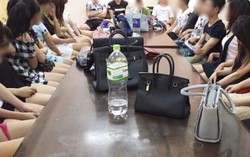 Giữ hơn 20 "chân dài" mặc mát mẻ phạm luật giao thông