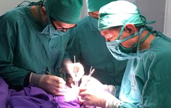 Trả tinh hoàn từ bẹn về đúng chỗ cho bé 2 tuổi