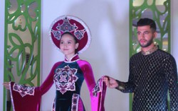 Tặng bộ sưu tập áo dài “Thiên đường gọi tên” cho Bảo tàng Nam bộ