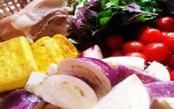 Nhớ món cà bung rộn rã tiếng cười