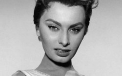 'Báu vật điện ảnh' Sophia Loren: Quá khứ bất hạnh vẽ nên hào quang